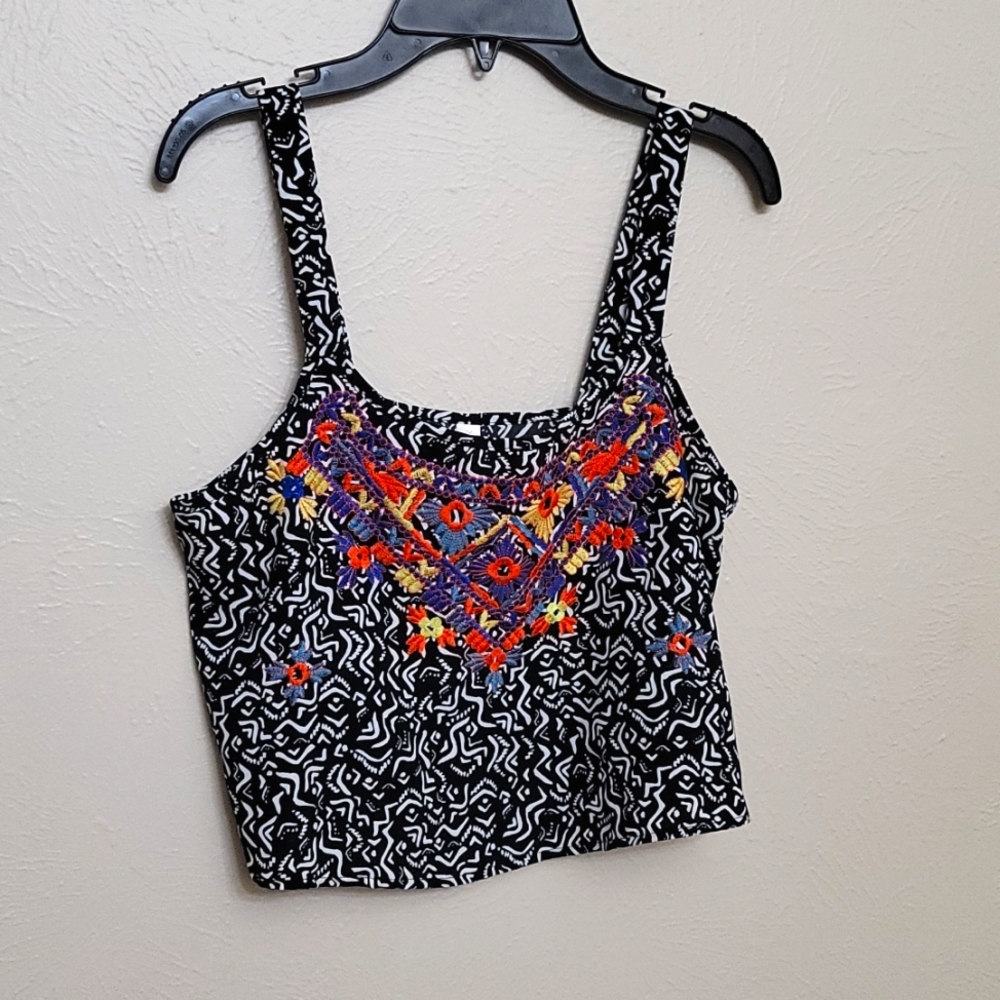 Womens S/P Xhilaration cropped embroidered tank top
